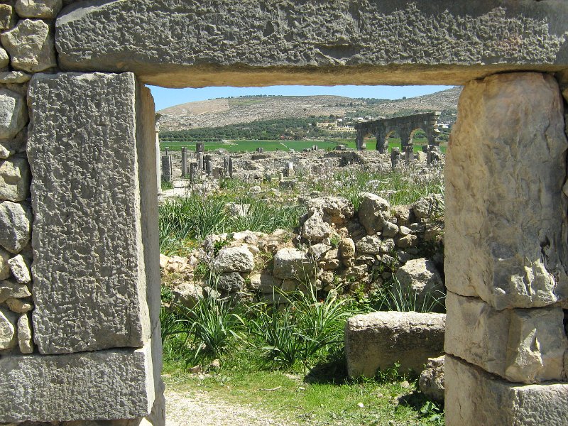 130312_volubilis doorkijkje.jpg - Doorkijkje in Volubilis.